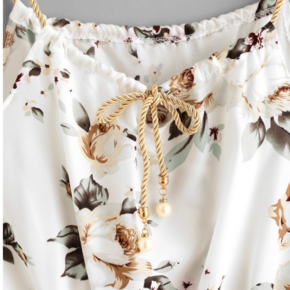 Floral Romper Playsuits 🌻🌹 - Picture 3 of 4
